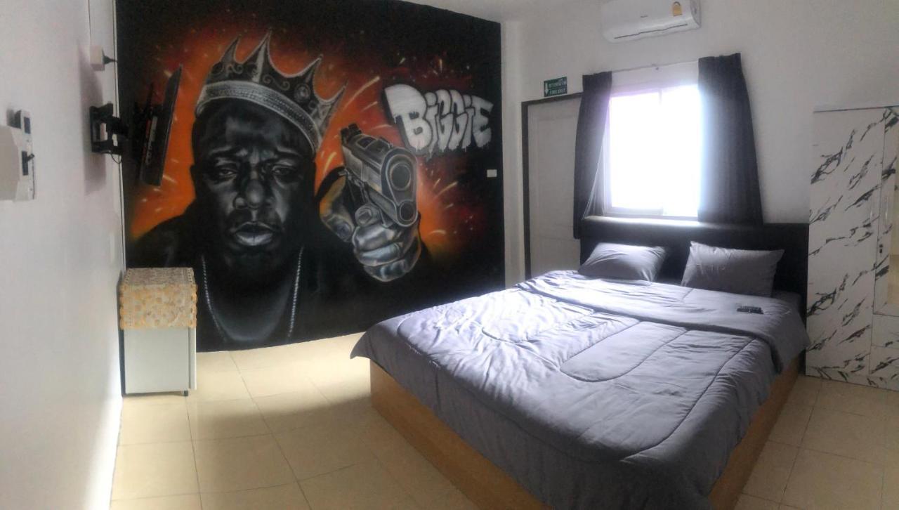 Bonkers Guesthouse Pattaya Exterior photo
