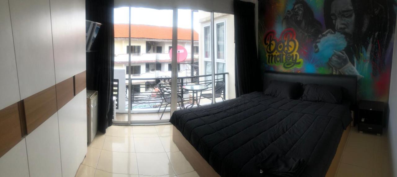 Bonkers Guesthouse Pattaya Exterior photo
